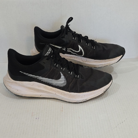 Nike Zoom Winflo Men\'s Black and White Athletic Sneakers Size 14